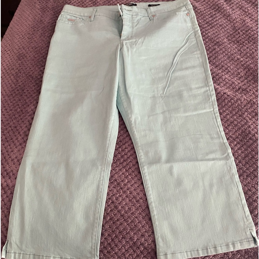 Size 16 - Nine West Chrystie Capri in Sea Foam / Aqua - Never Worn